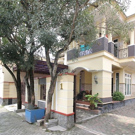 Reddoorz Plus Near Stie Ykpn Maguwo Εξωτερικό φωτογραφία