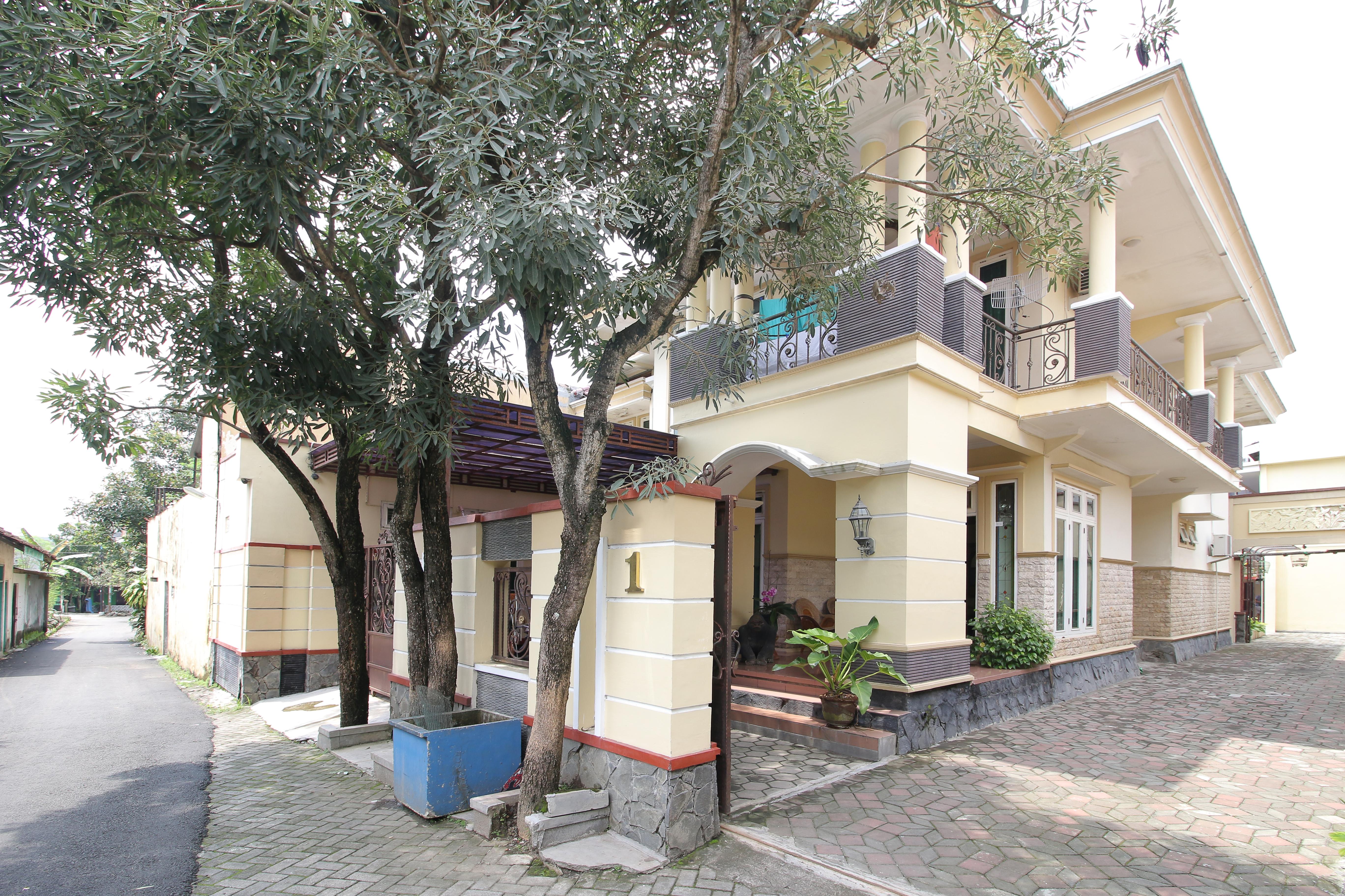 Reddoorz Plus Near Stie Ykpn Maguwo Εξωτερικό φωτογραφία
