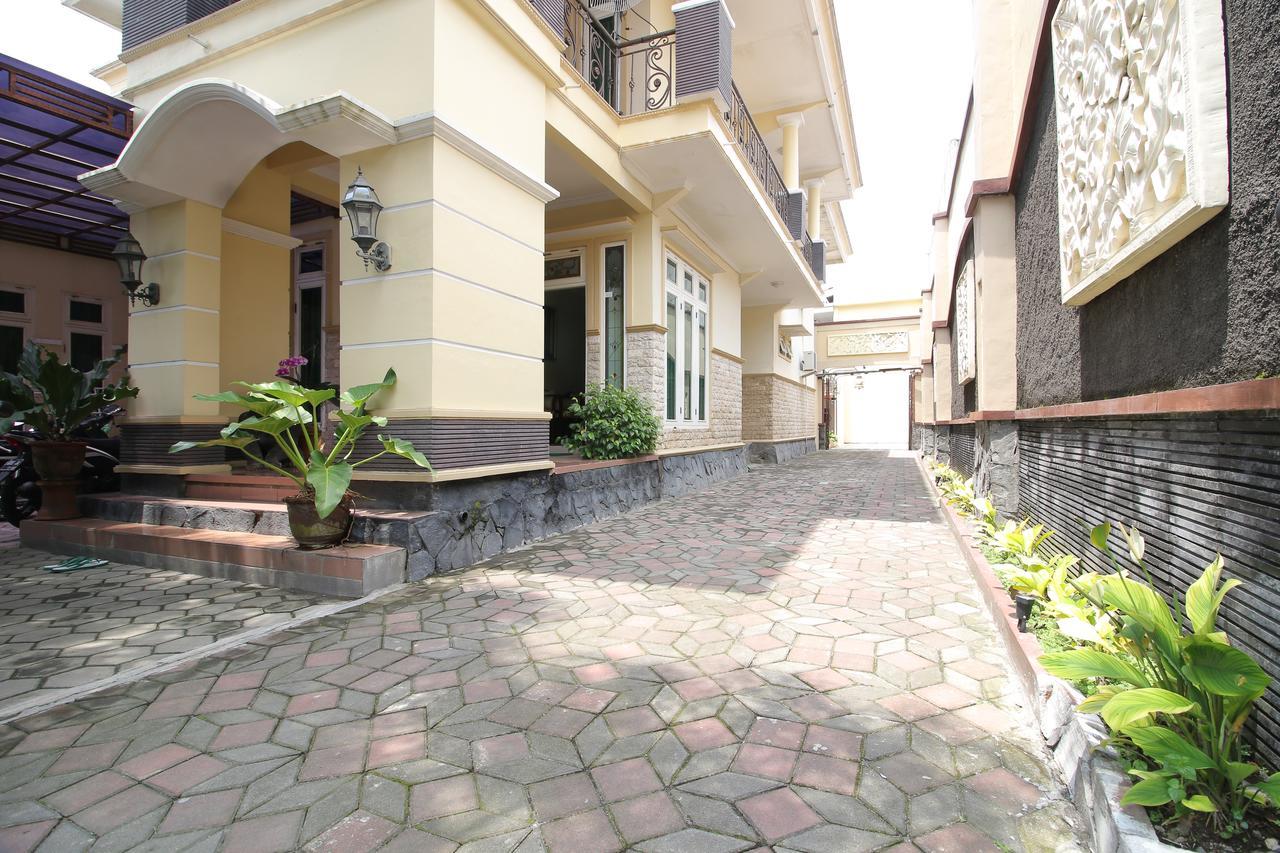 Reddoorz Plus Near Stie Ykpn Maguwo Εξωτερικό φωτογραφία