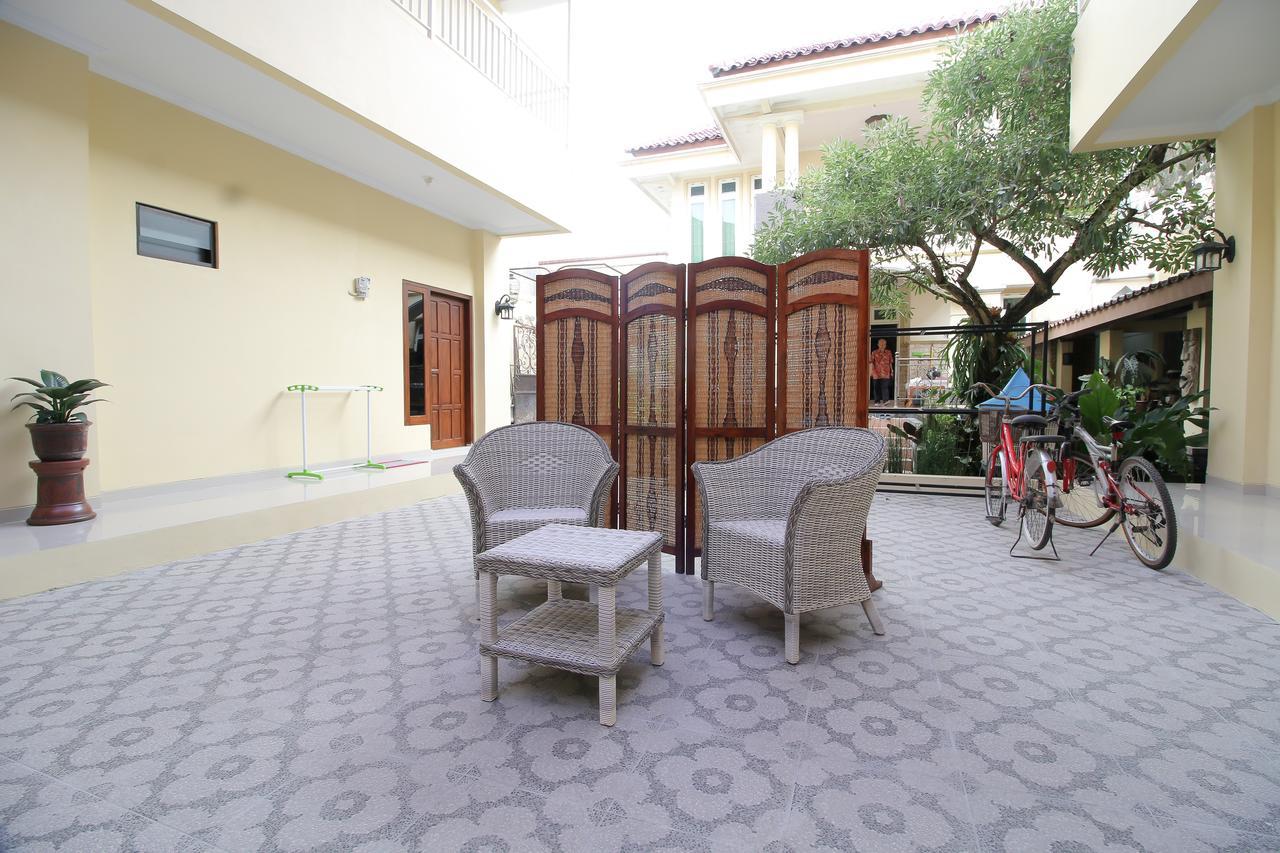 Reddoorz Plus Near Stie Ykpn Maguwo Εξωτερικό φωτογραφία