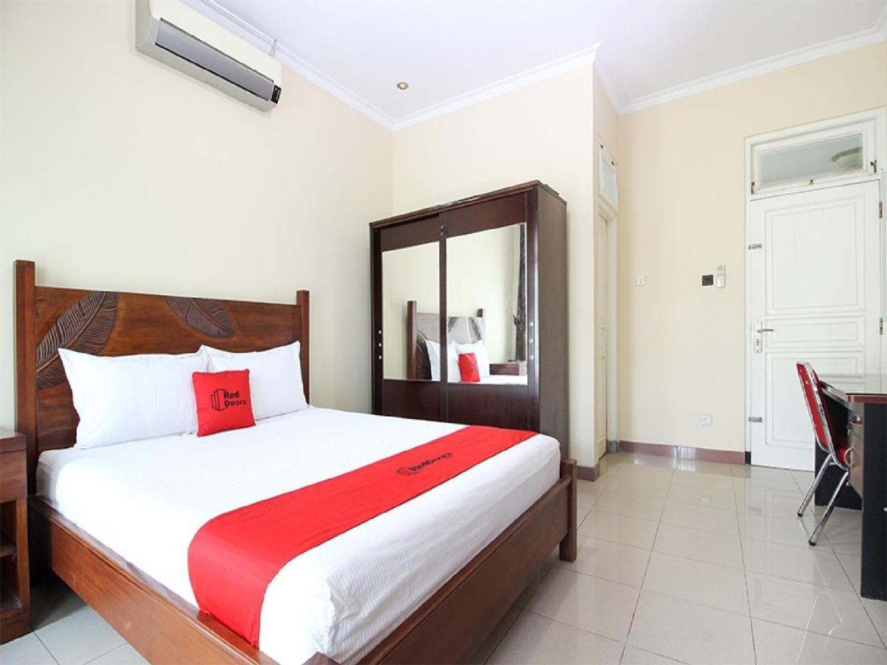 Reddoorz Plus Near Stie Ykpn Maguwo Εξωτερικό φωτογραφία