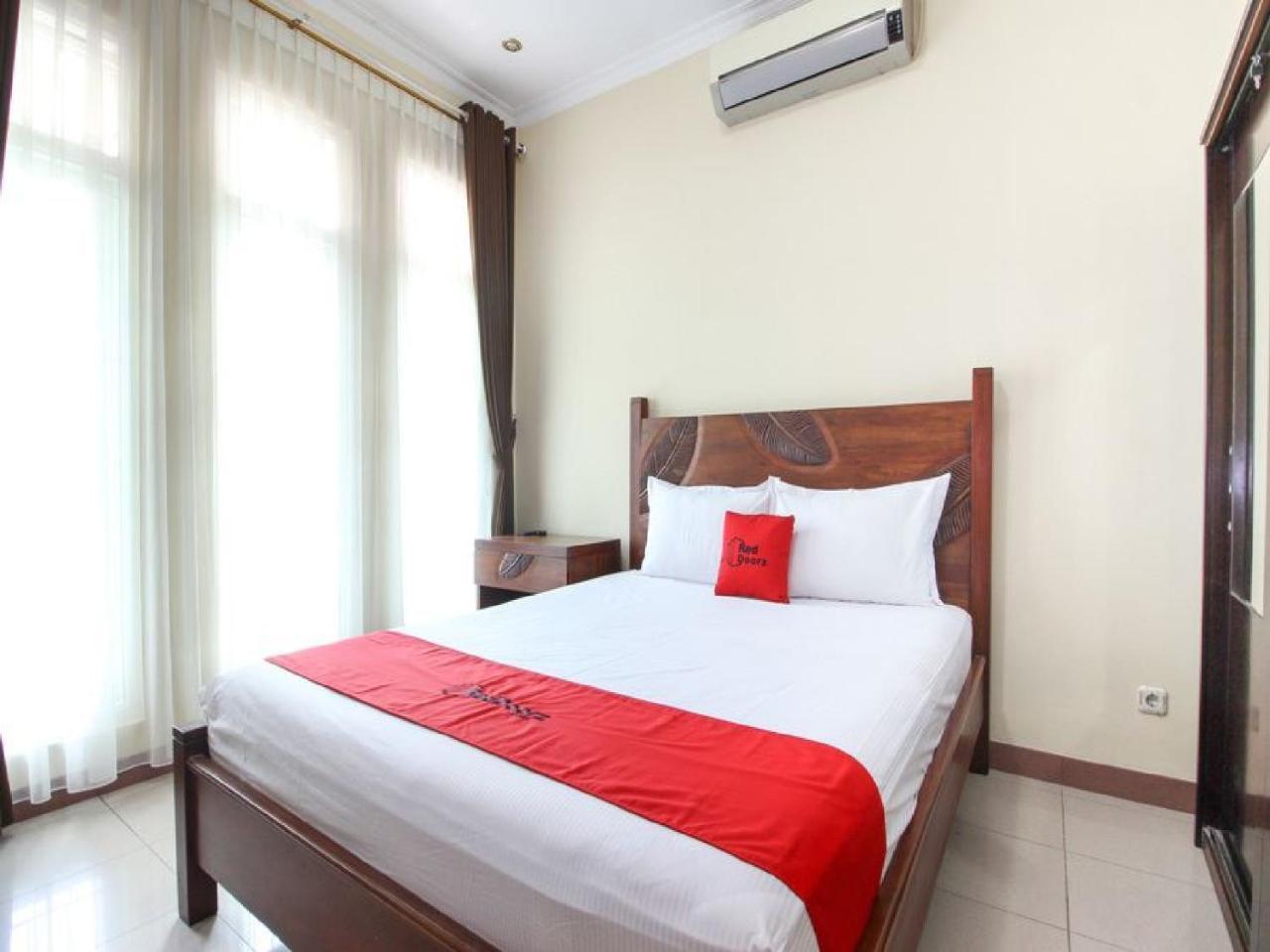 Reddoorz Plus Near Stie Ykpn Maguwo Εξωτερικό φωτογραφία